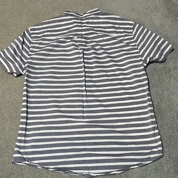 Tommy Hilfiger Short Sleeve Button Up Custom Fit 100% Cotton Shirt - Picture 4 of 4